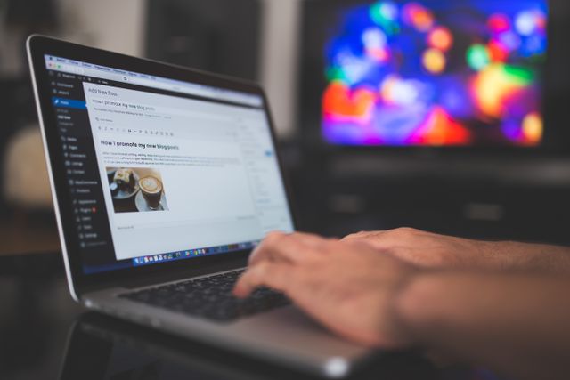 Blog na stronie firmowej - czy ma wpływ na przyciąganie klientów?